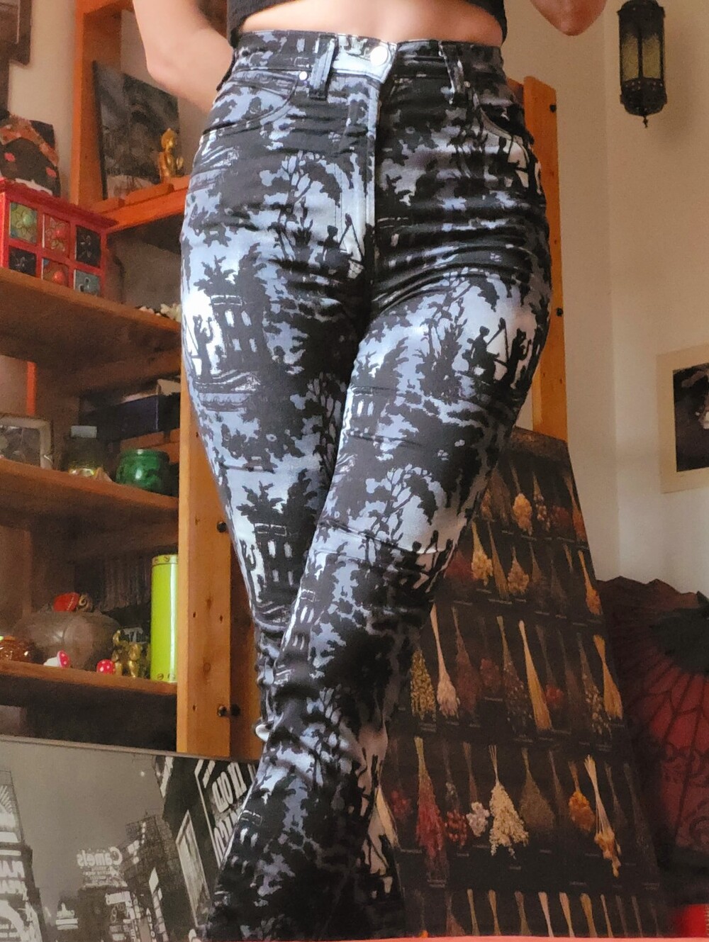 Gianfranco Ferre high rise dark print pants size 29 fits like 24-25